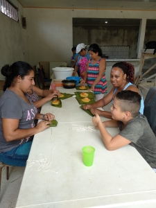 Tamales kochen (3)